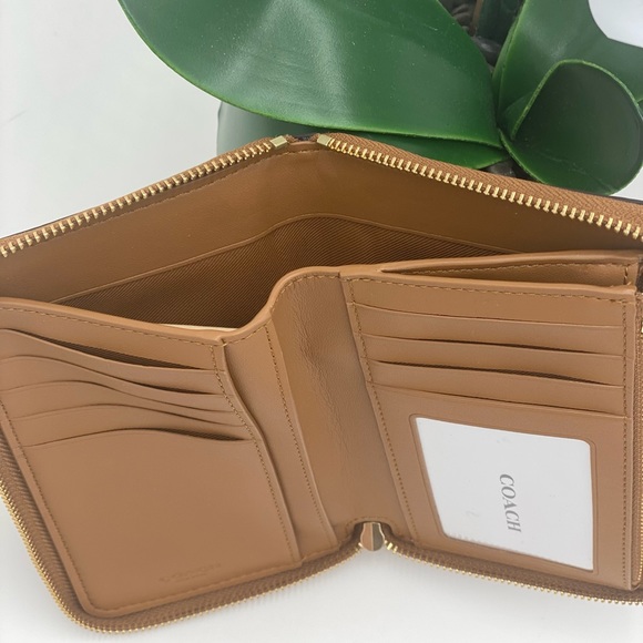 Coach Medium Id Zip Wallet With Diary Embroidery - Picture 11 of 12